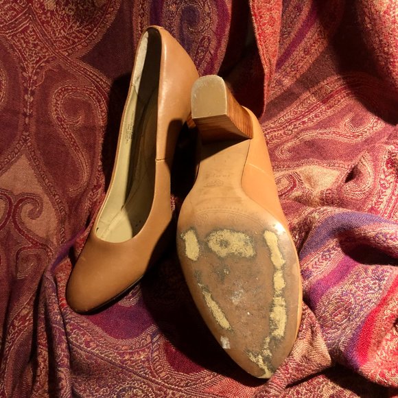 ISOLA ROSALIE PUMP.  Color: Cognac  Sz: 7.5 - Picture 7 of 11